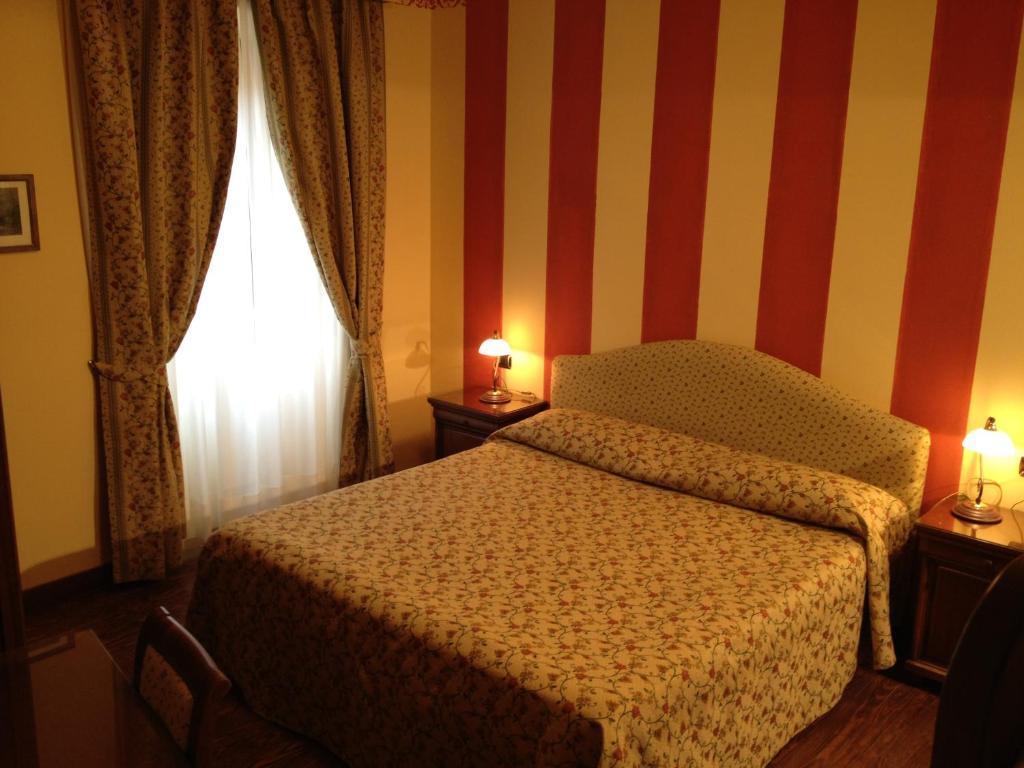 La Dependance Hotel Menaggio Bilik gambar