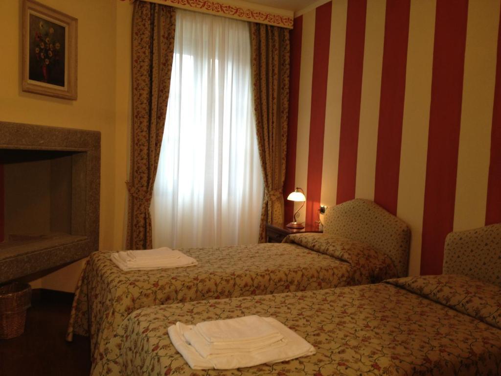 La Dependance Hotel Menaggio Bilik gambar